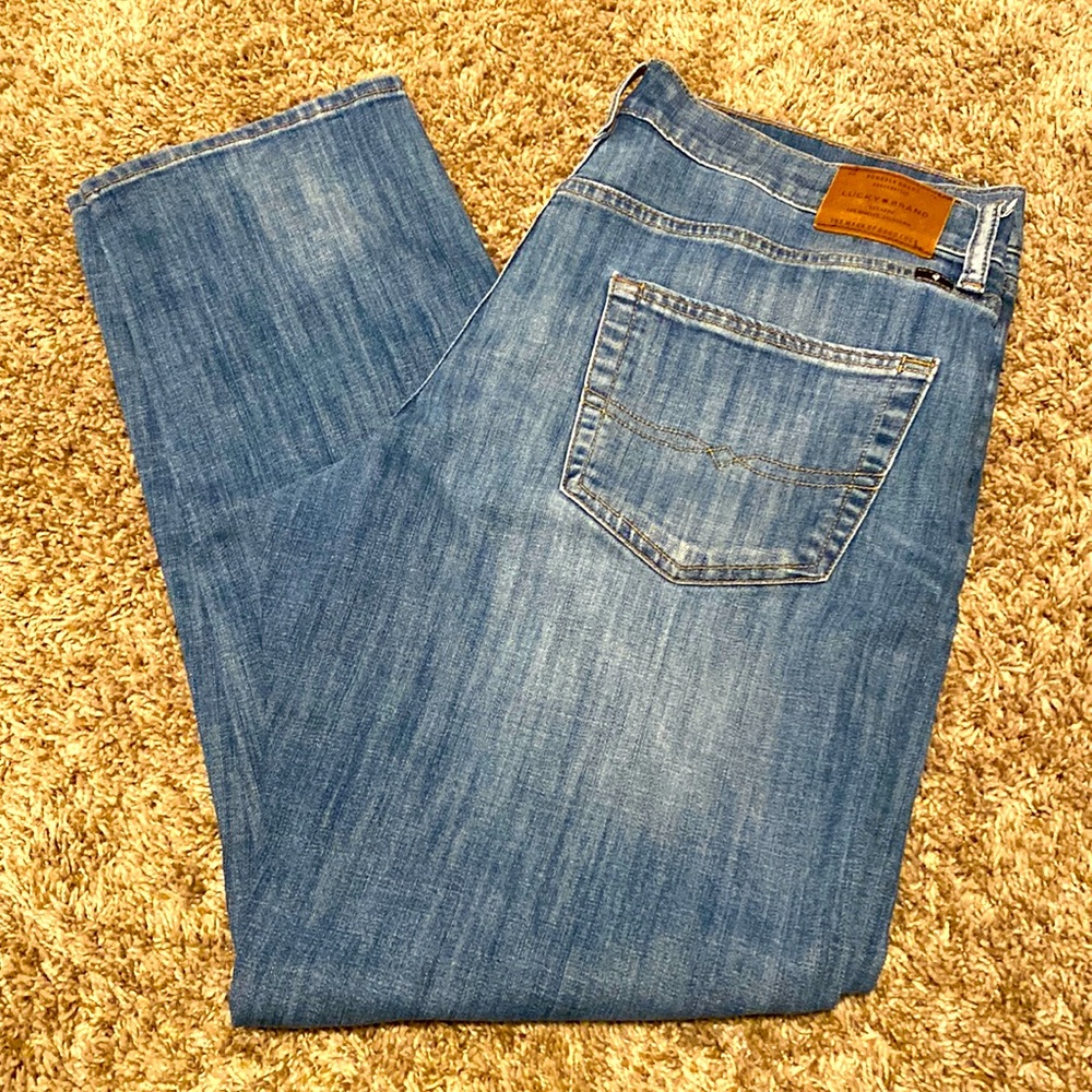 Lucky Brand Light Wash jeans. 36/32. Excellent condition. No distress.